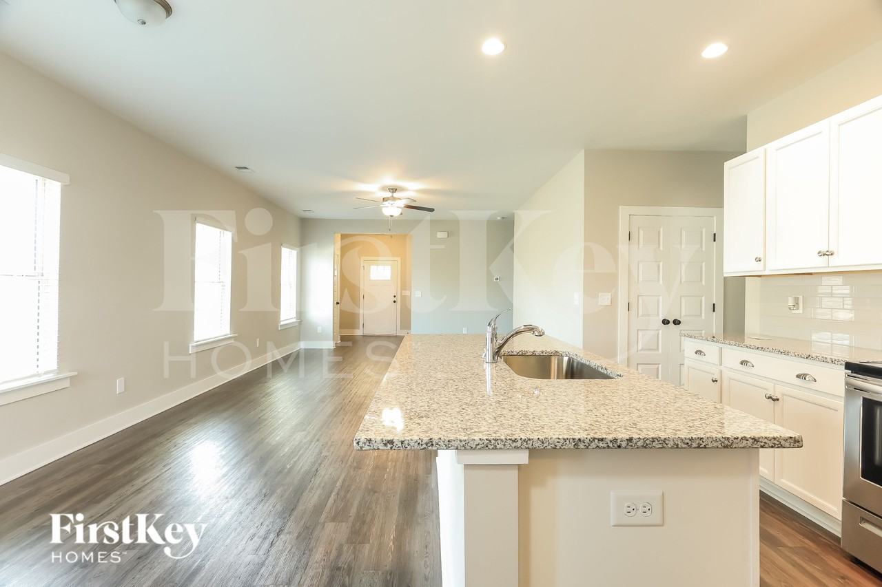 1397 Woodridge Pl - Photo 4 of 15