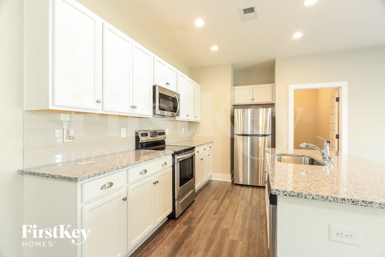 1397 Woodridge Pl - Photo 5 of 15