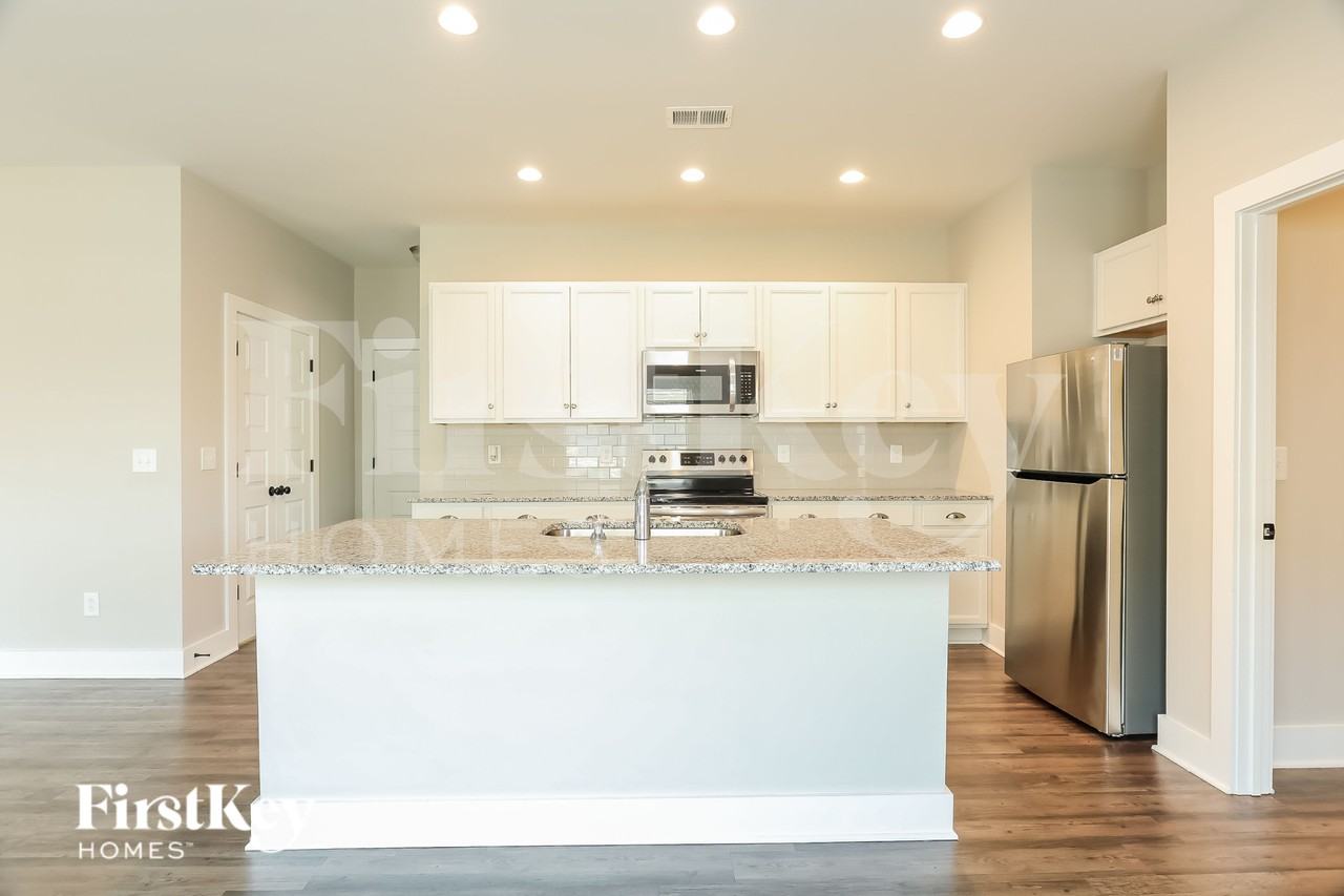 1397 Woodridge Pl - Photo 6 of 15