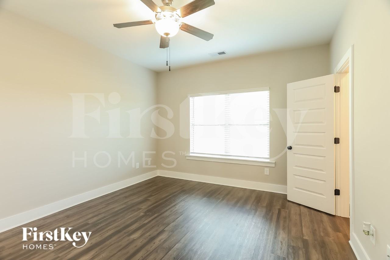 1397 Woodridge Pl - Photo 7 of 15