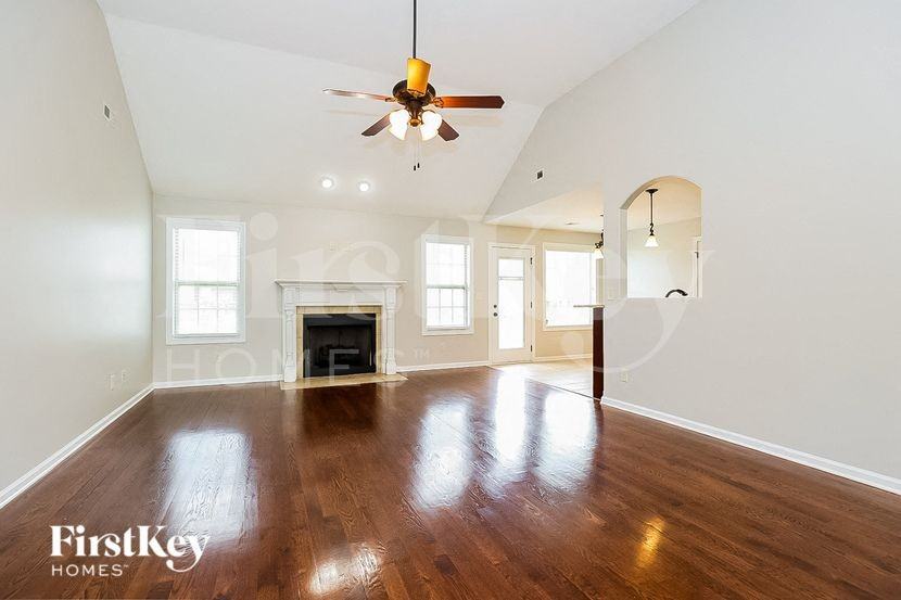 698 Ellie Nat Dr - Photo 3 of 15