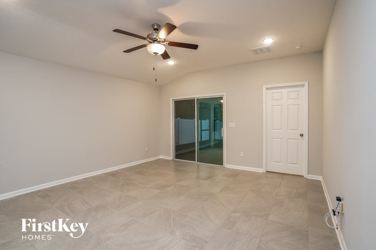 13816 Harlowton Ave - Photo 3 of 15