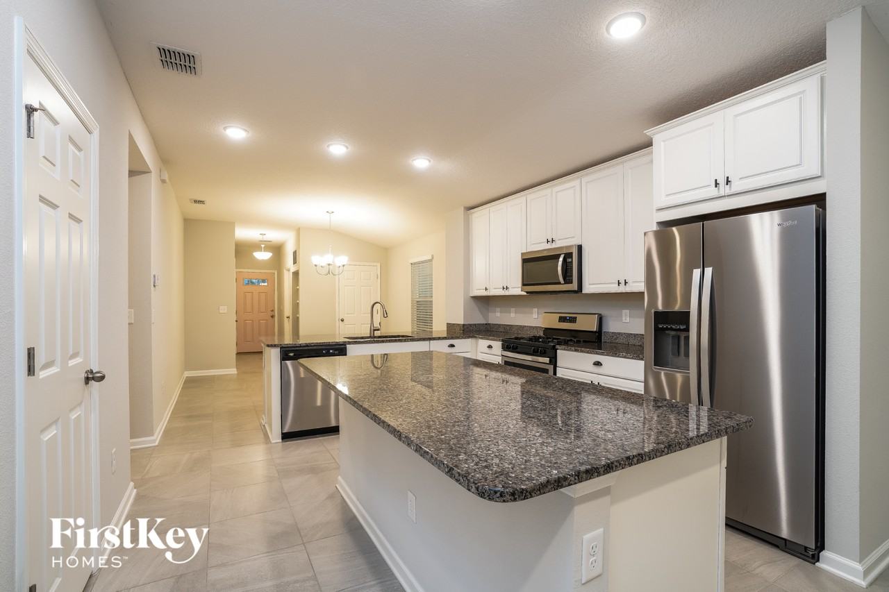 13816 Harlowton Ave - Photo 6 of 15