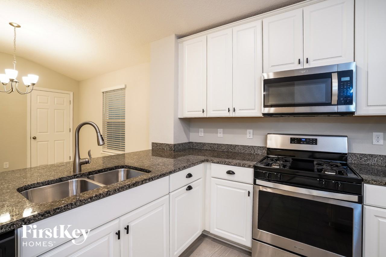 13816 Harlowton Ave - Photo 7 of 15