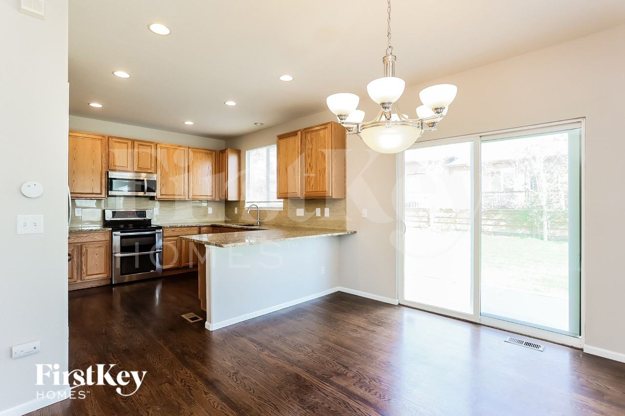 10118 Uravan St - Photo 4 of 15