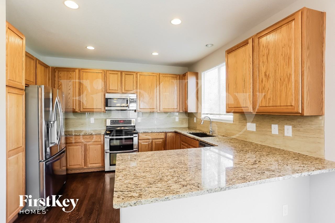 10118 Uravan St - Photo 5 of 15