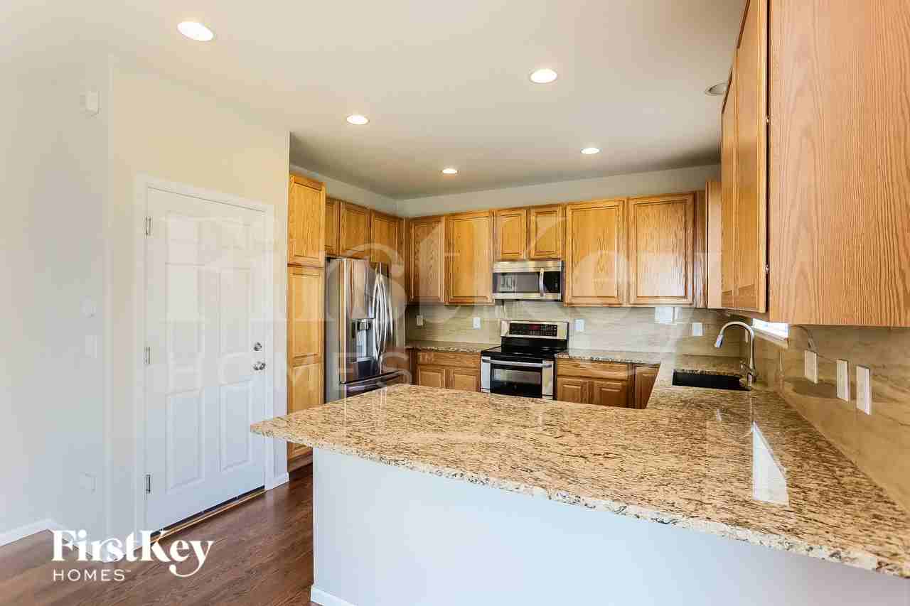 10118 Uravan St - Photo 6 of 15