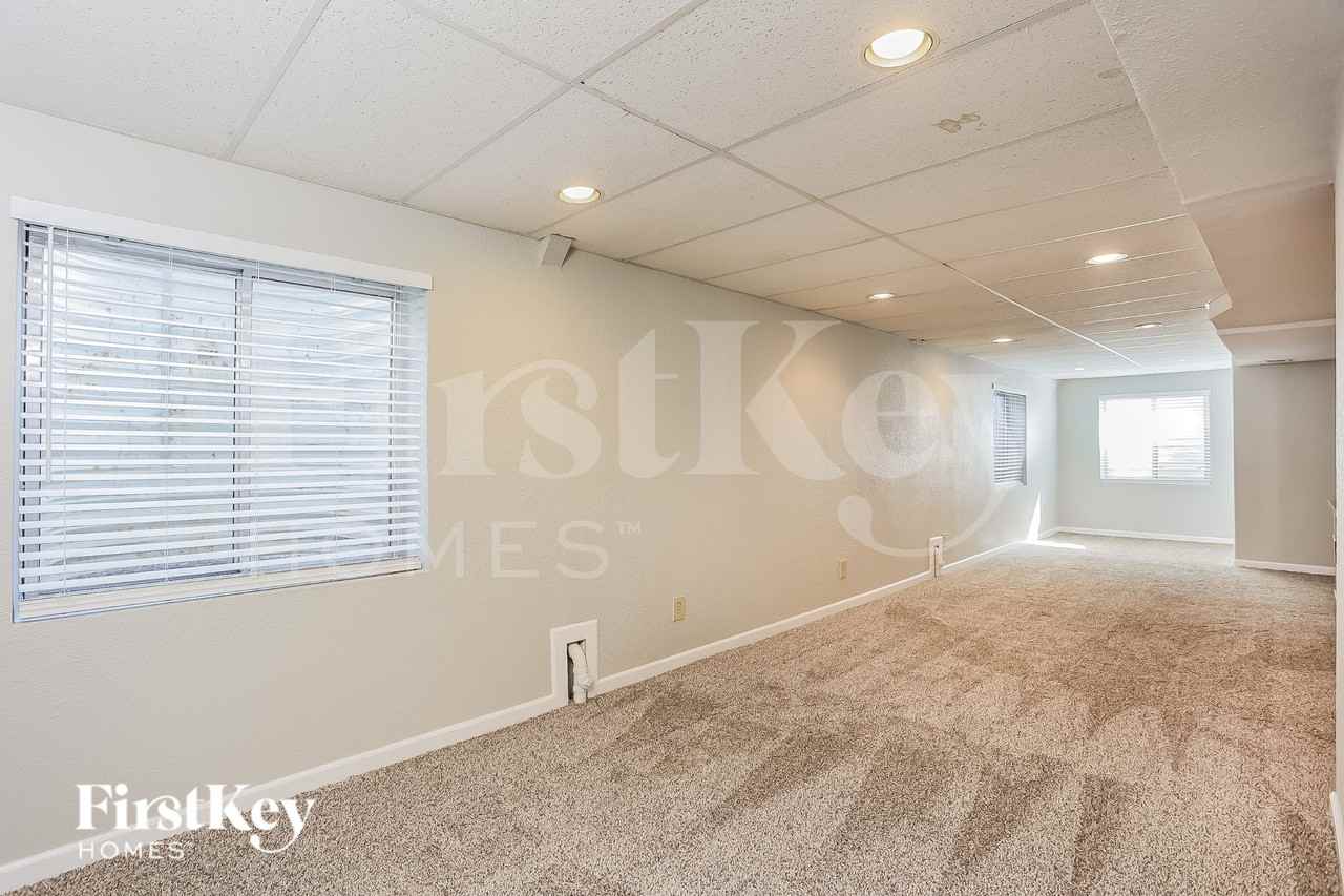 10118 Uravan St - Photo 7 of 15