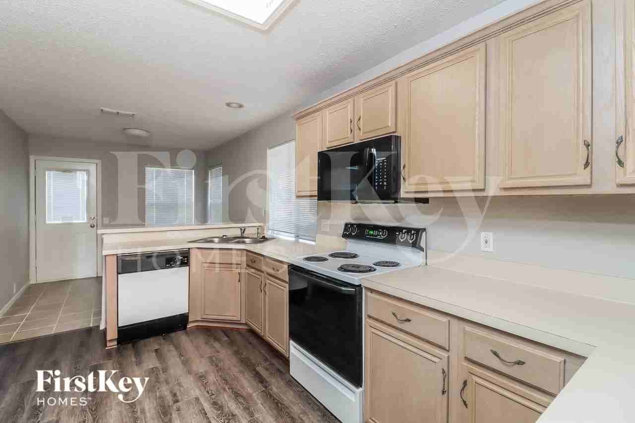 8508 Ohara Ln - Photo 6 of 15