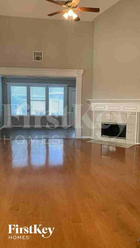 902 Rock Springs Dr - Photo 3 of 12