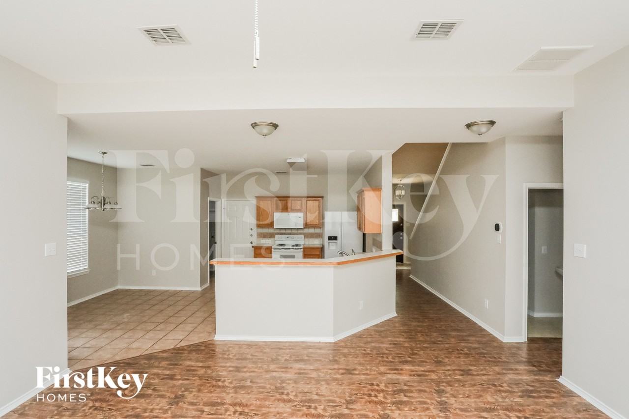 3025 Meadowbrook Dr - Photo 3 of 15