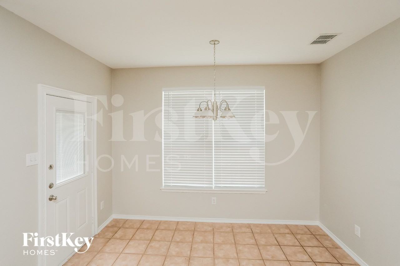 3025 Meadowbrook Dr - Photo 5 of 15