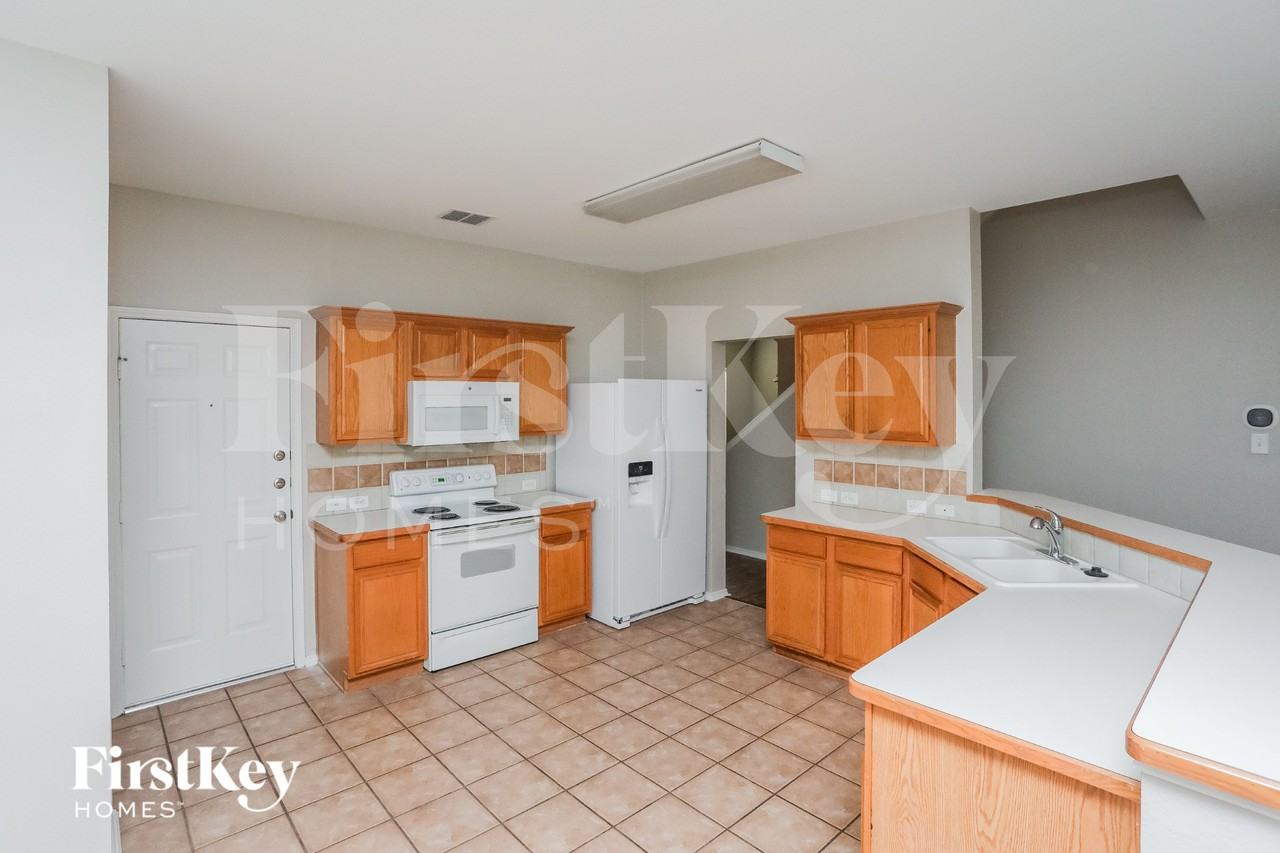 3025 Meadowbrook Dr - Photo 6 of 15