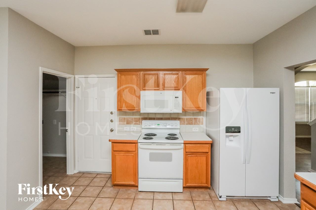 3025 Meadowbrook Dr - Photo 7 of 15