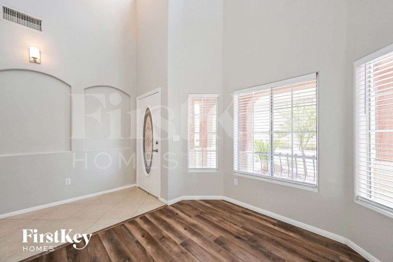 10831 Vestone St - Photo 2 of 15