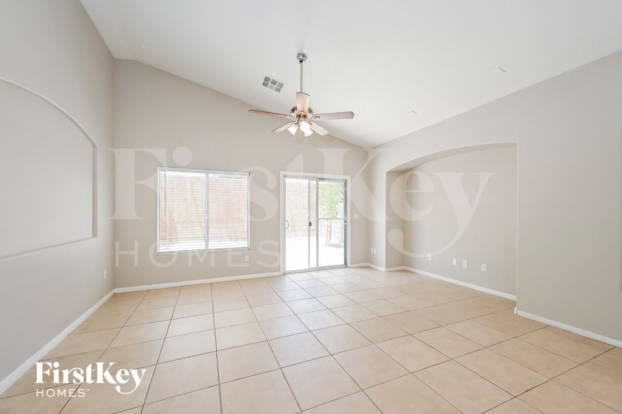 10831 Vestone St - Photo 3 of 15