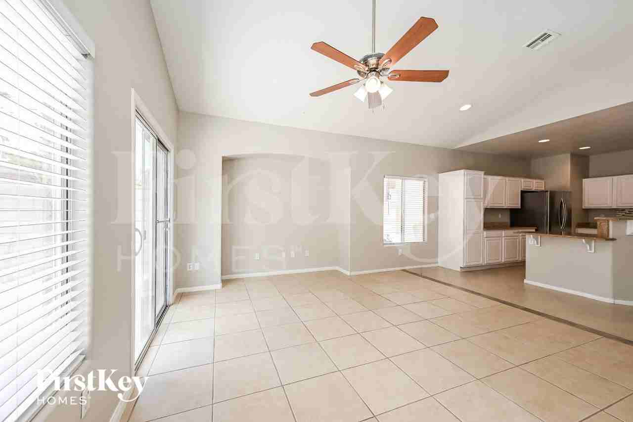 10831 Vestone St - Photo 4 of 15