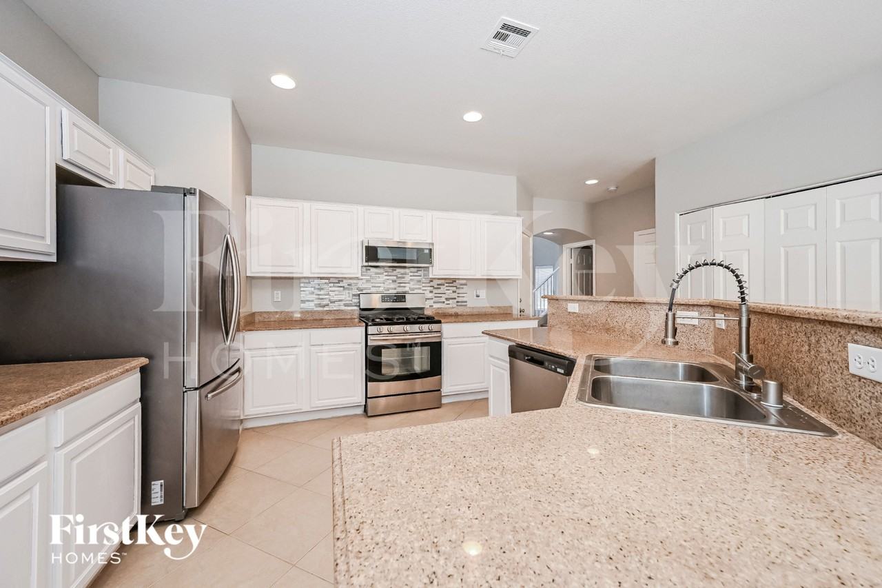 10831 Vestone St - Photo 5 of 15