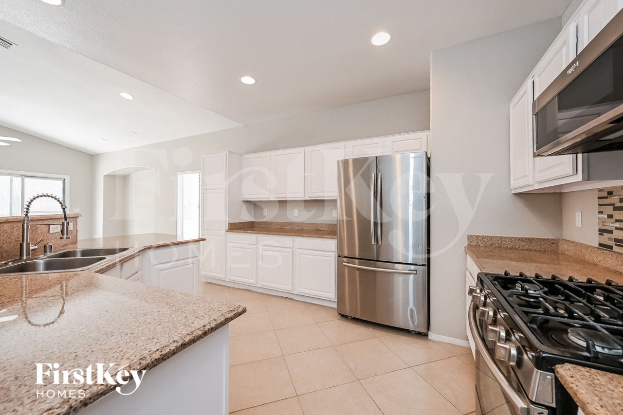 10831 Vestone St - Photo 6 of 15