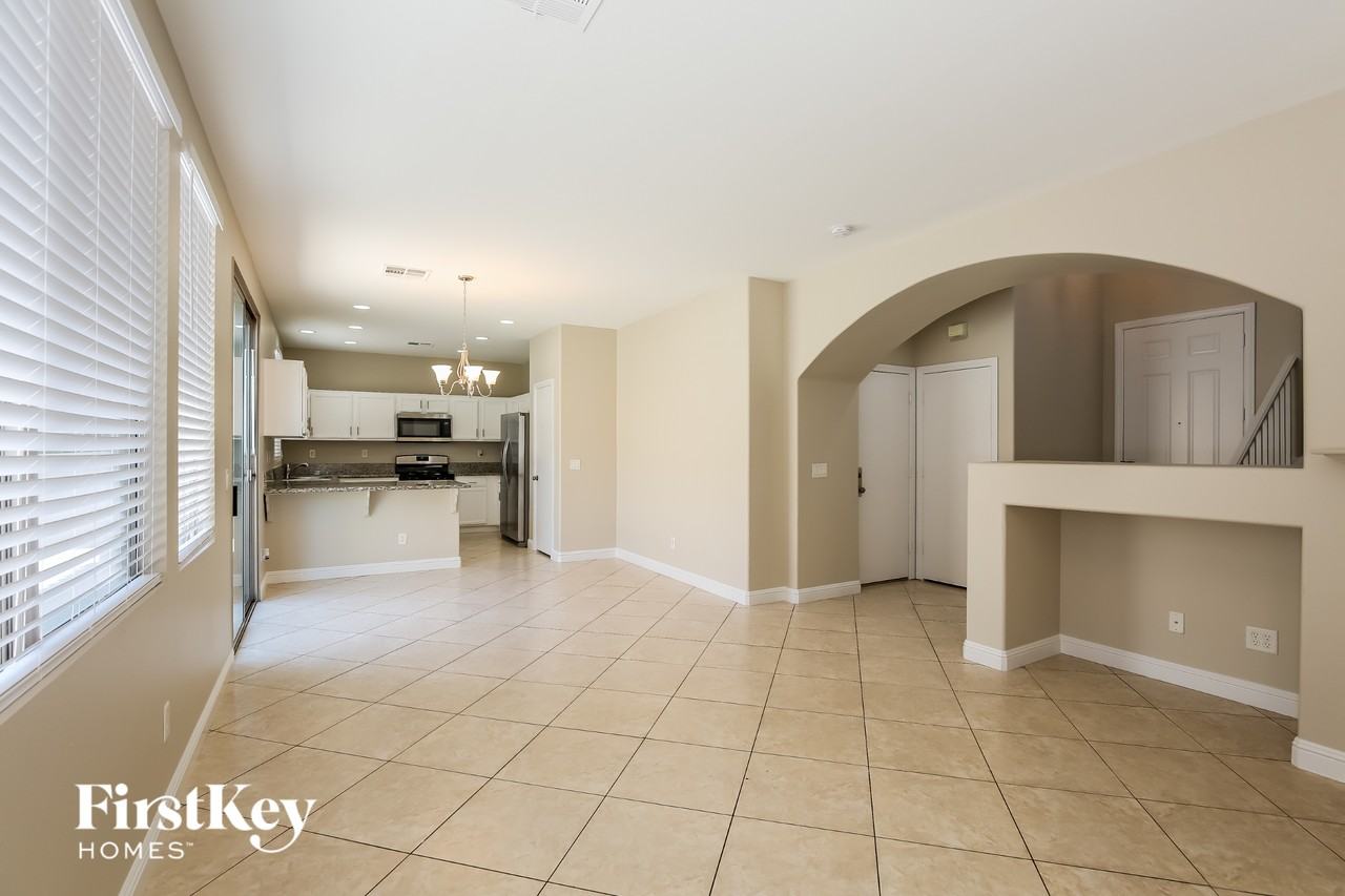 1828 W Hammer Ln - Photo 4 of 15