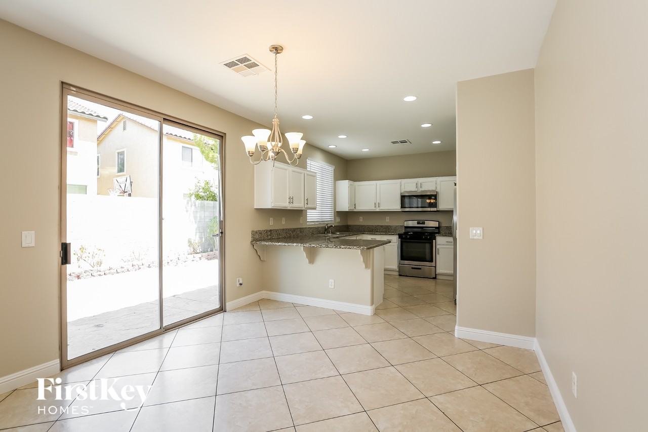 1828 W Hammer Ln - Photo 6 of 15