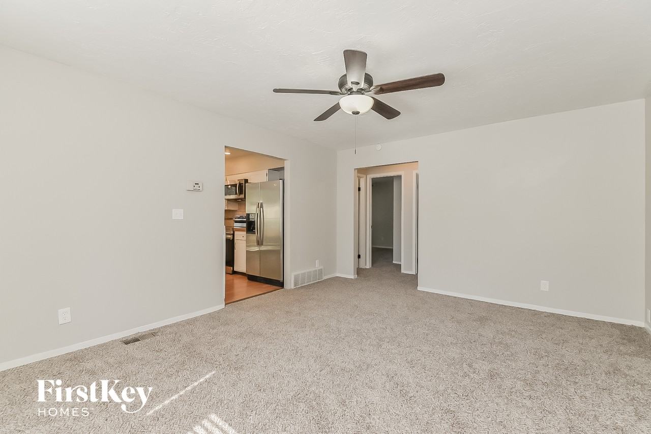 2273 Farnsworth Dr - Photo 6 of 15