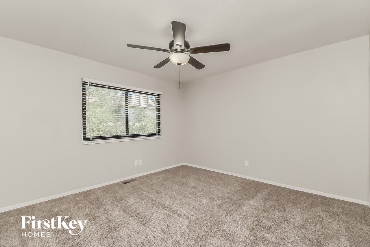 2273 Farnsworth Dr - Photo 7 of 15