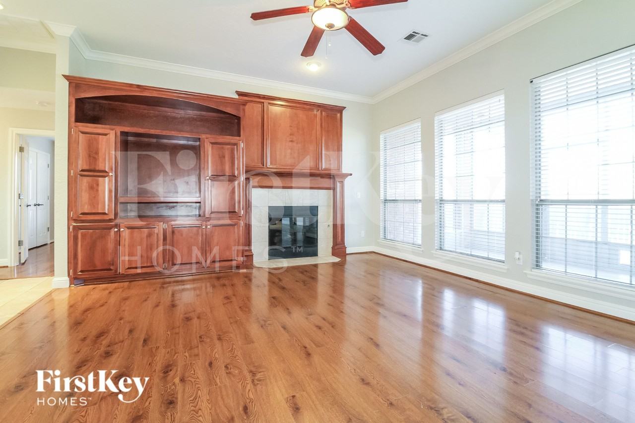 3113 Highland Gln - Photo 3 of 17