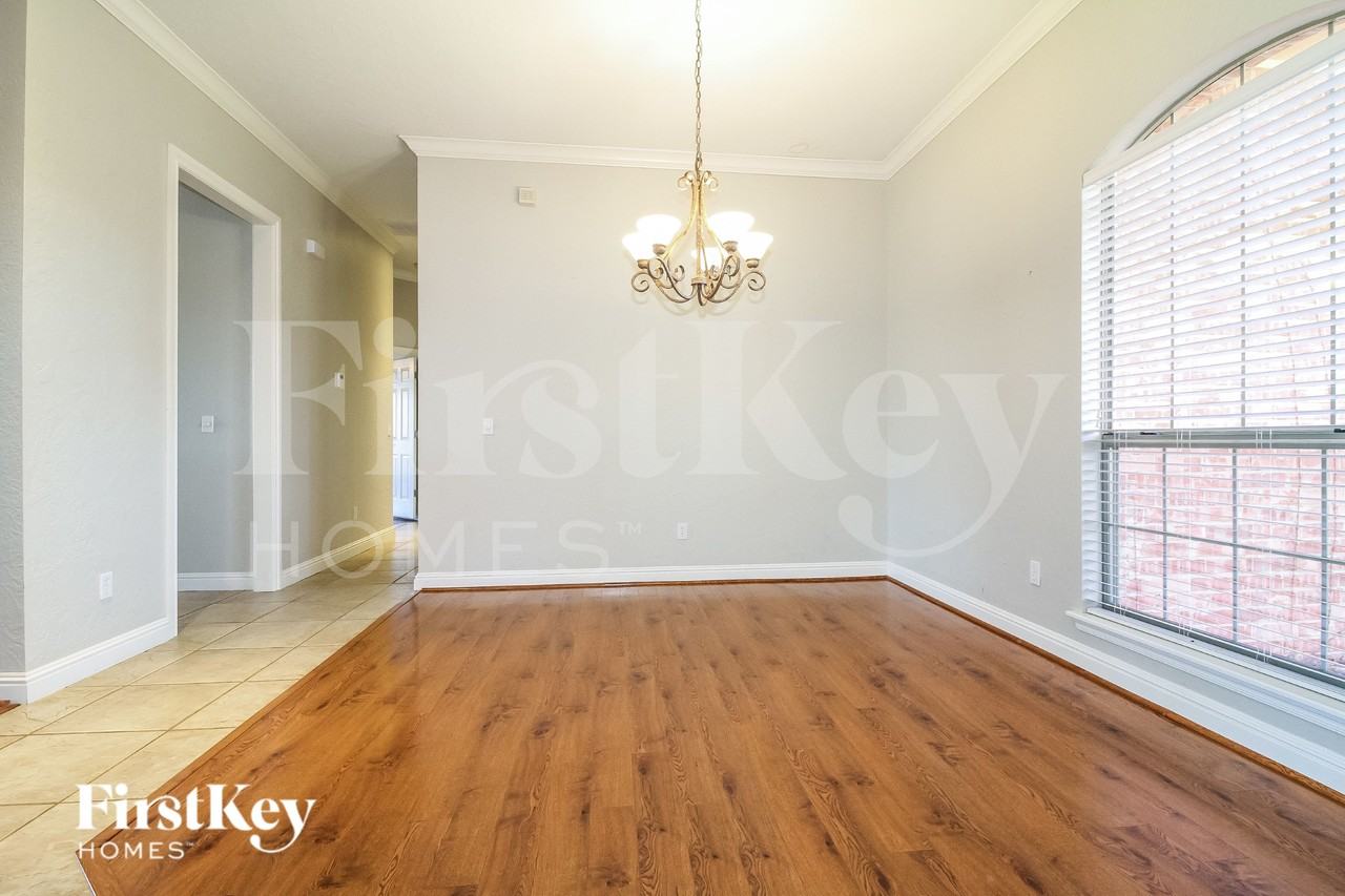 3113 Highland Gln - Photo 5 of 17