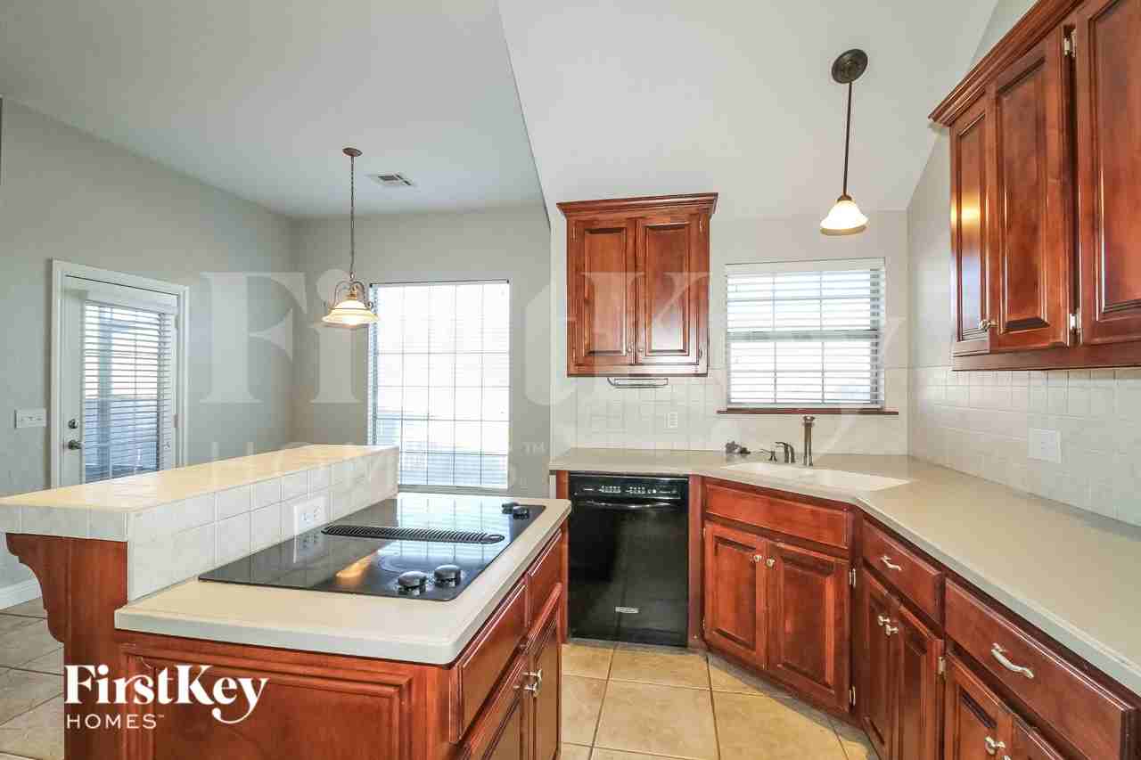 3113 Highland Gln - Photo 6 of 17