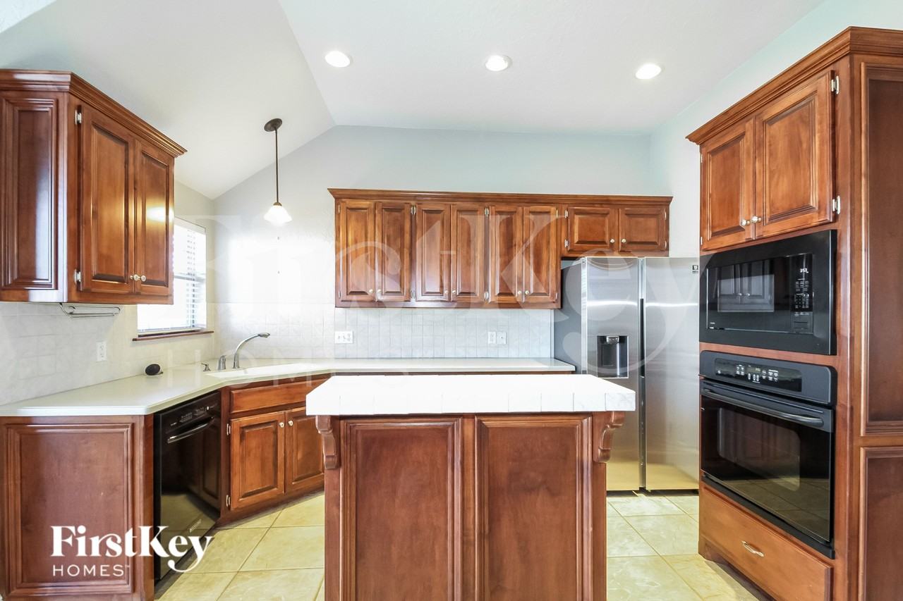 3113 Highland Gln - Photo 7 of 17