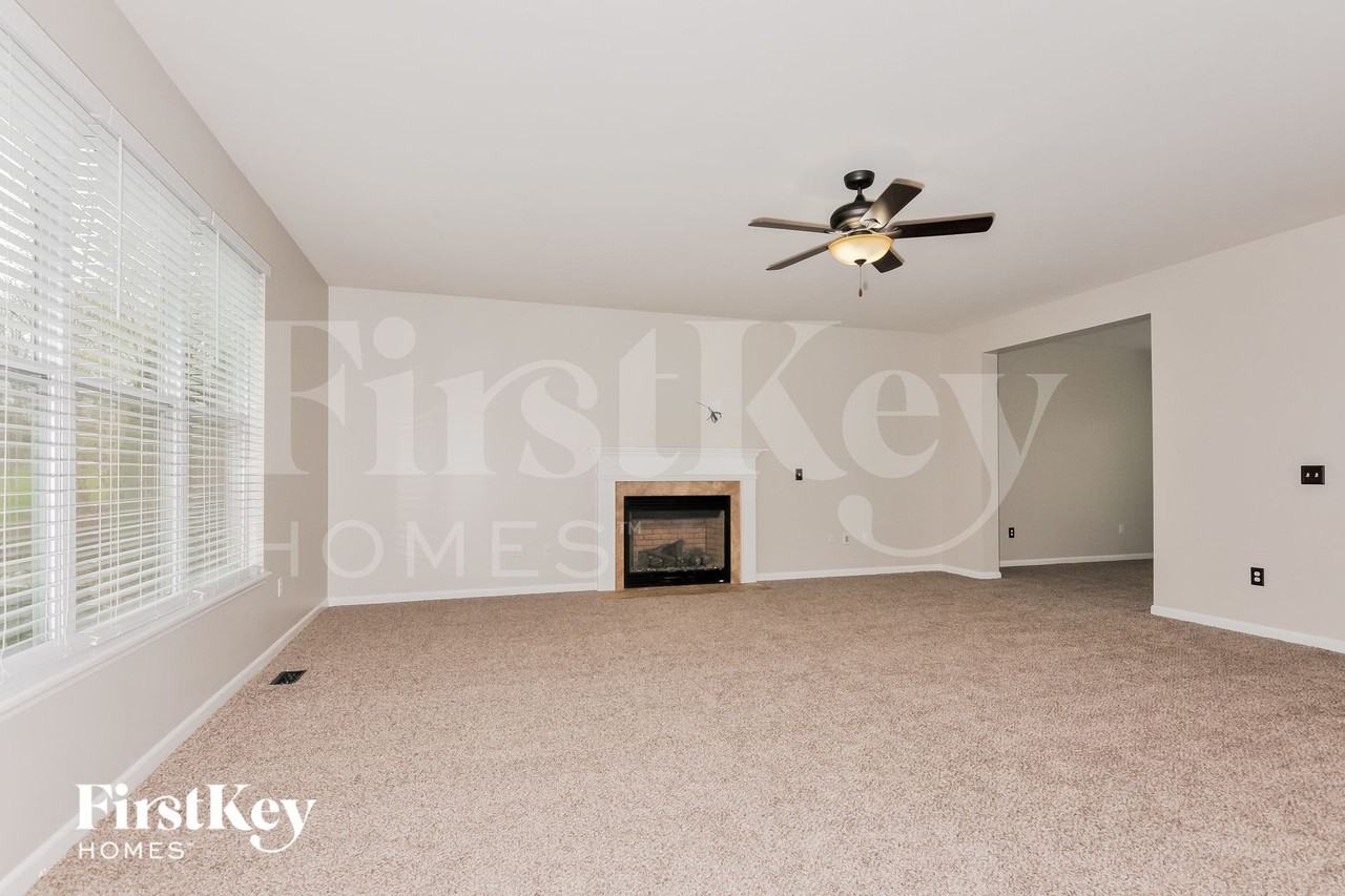 432 Parkview Manor Ln - Photo 4 of 14