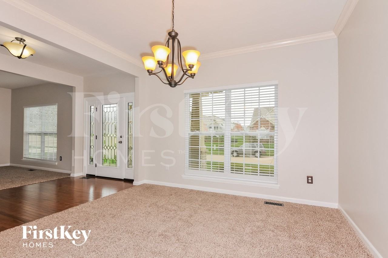 432 Parkview Manor Ln - Photo 5 of 14