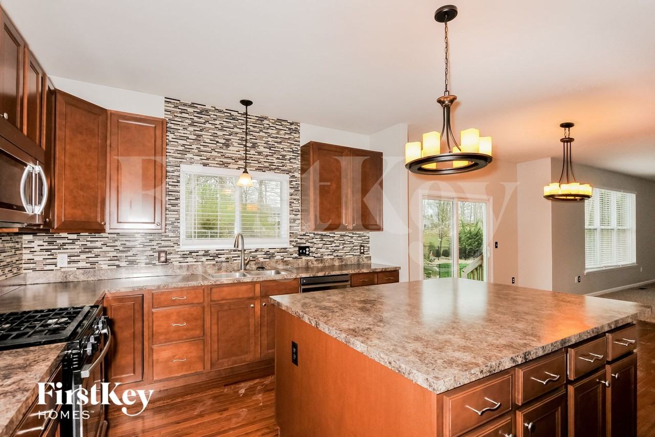 432 Parkview Manor Ln - Photo 7 of 14