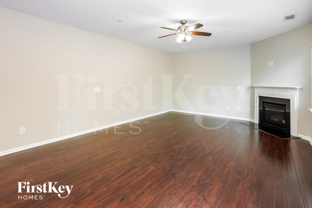 10729 Sapphire Trl - Photo 3 of 19