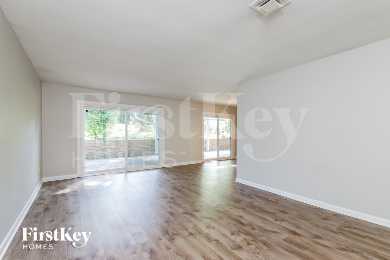 640 Valley Brook Ln - Photo 3 of 15