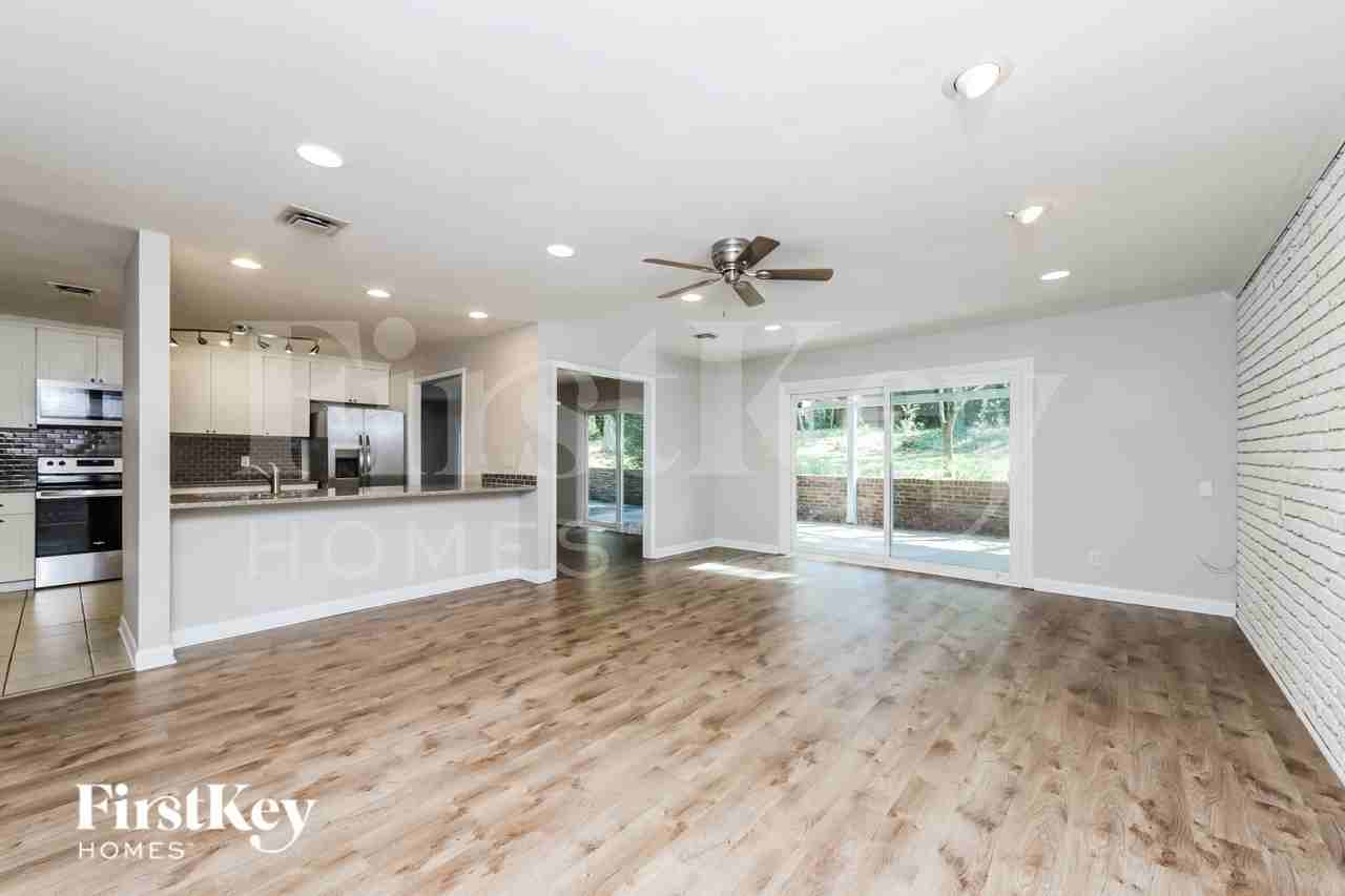 640 Valley Brook Ln - Photo 5 of 15