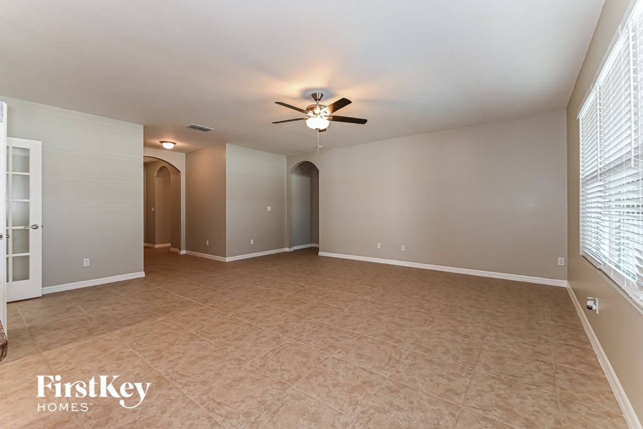 1716 Sw 1st Ave - Photo 2 of 15