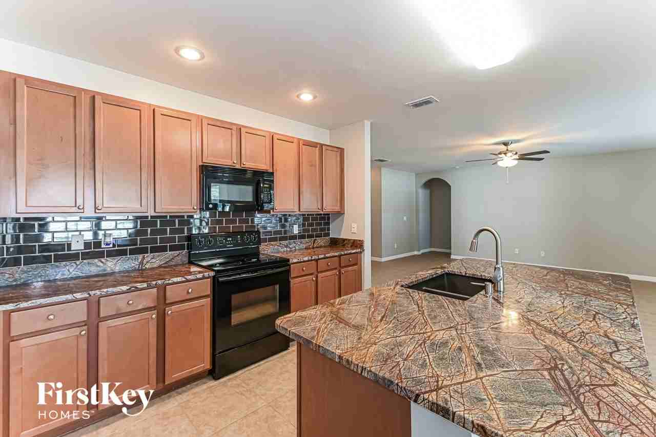 1716 Sw 1st Ave - Photo 6 of 15