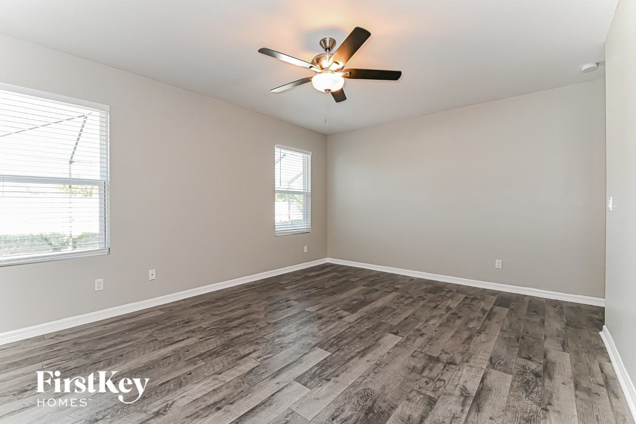 1716 Sw 1st Ave - Photo 7 of 15