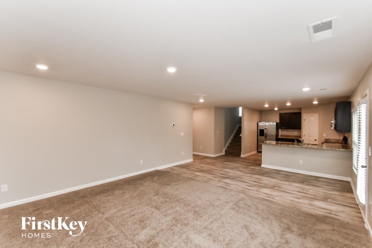 3006 Chris Cir - Photo 2 of 12