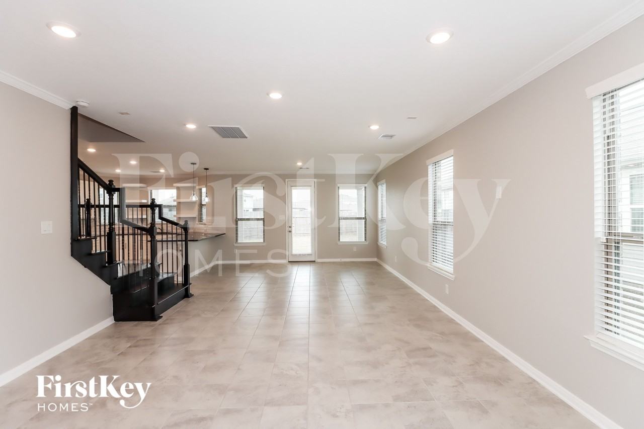 16550 Bouldgreen St - Photo 4 of 15