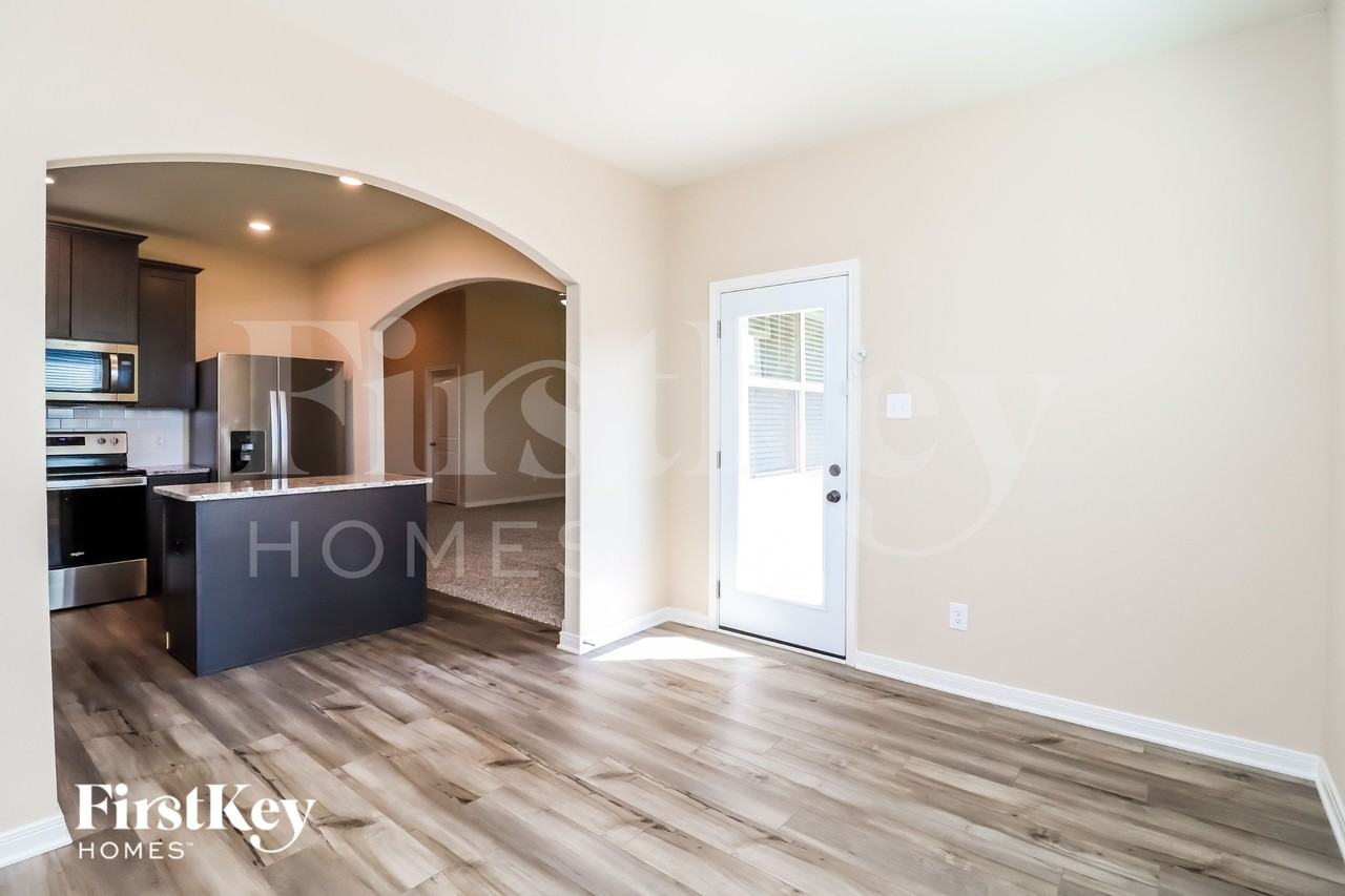 7500 Pleasant Oaks Dr - Photo 6 of 16