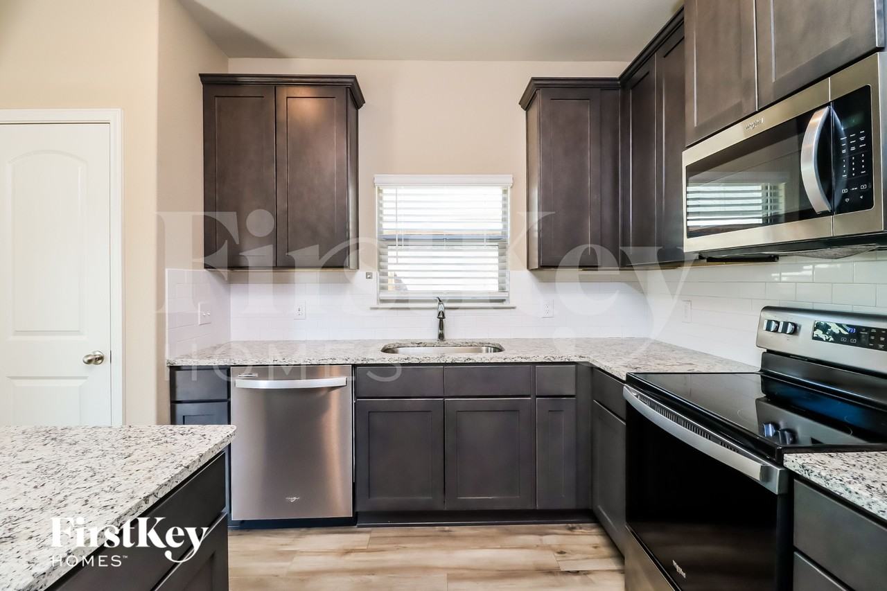 7500 Pleasant Oaks Dr - Photo 7 of 16