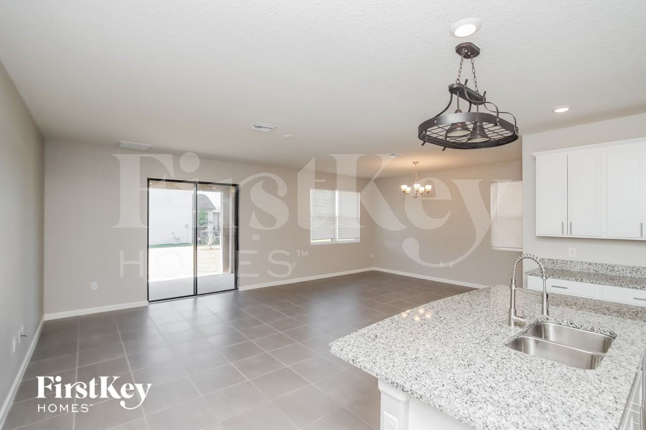 4709 Alligator Flag Cir - Photo 4 of 15