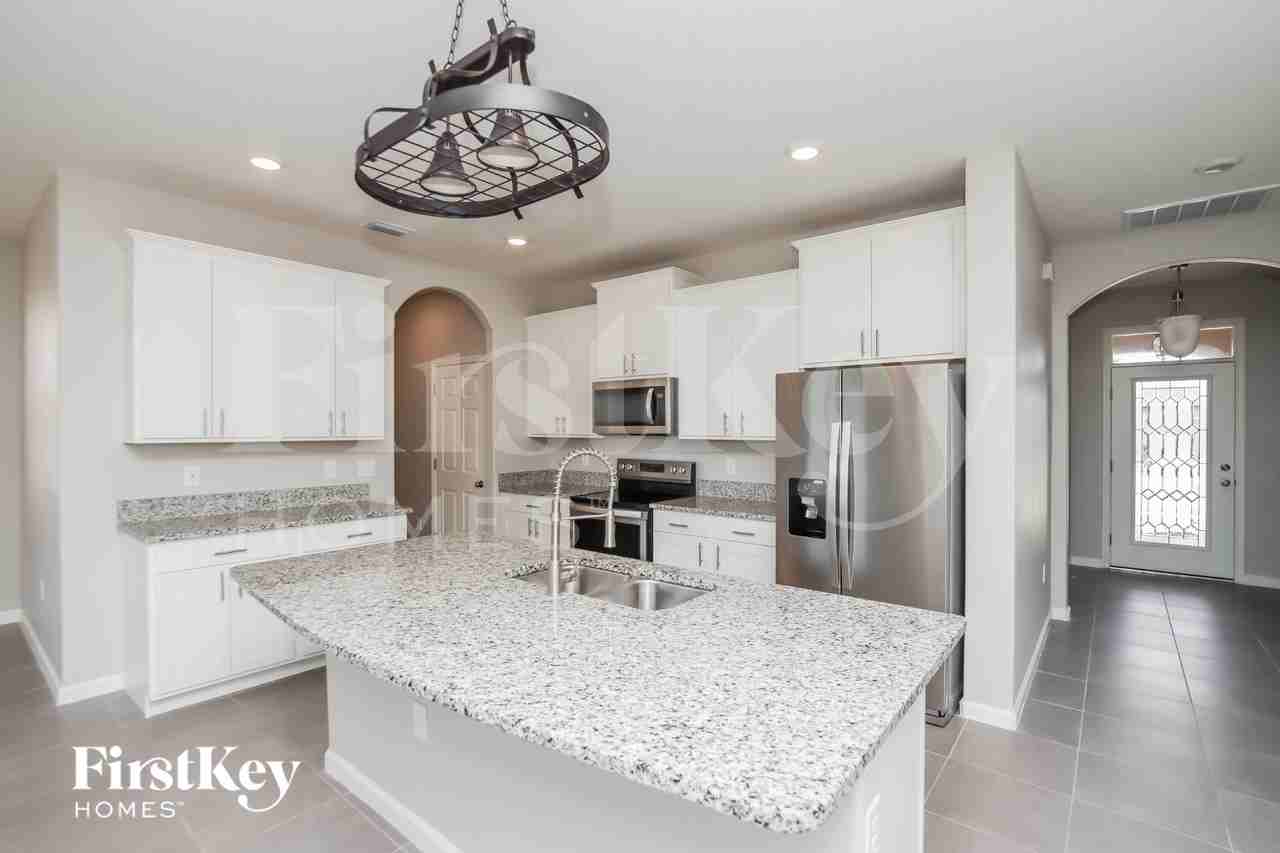 4709 Alligator Flag Cir - Photo 5 of 15