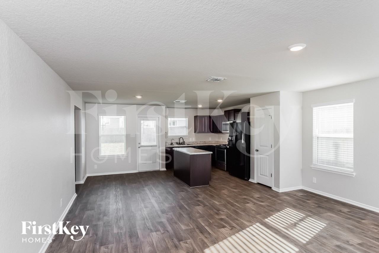 13923 Morgan Ter - Photo 3 of 15