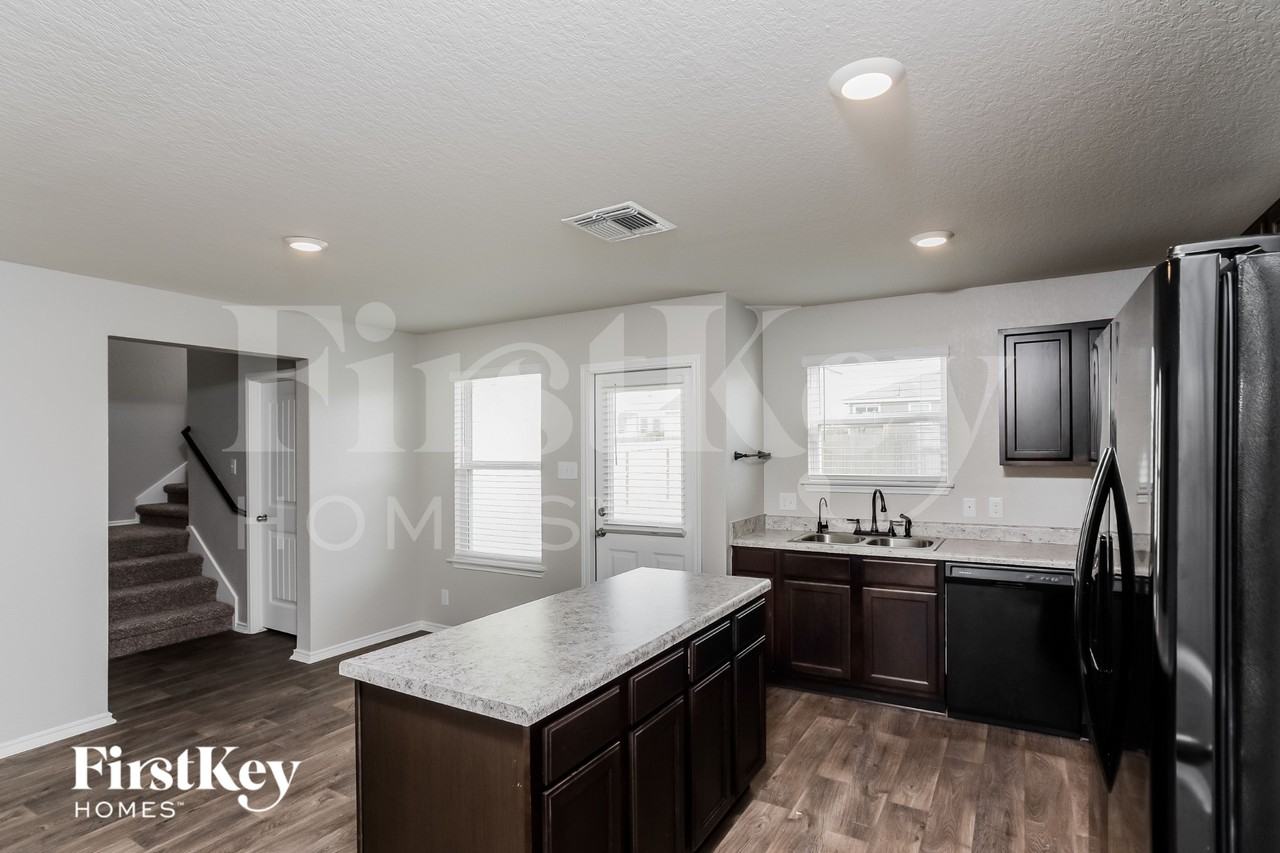 13923 Morgan Ter - Photo 4 of 15