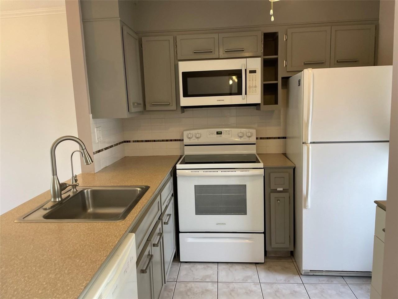4421 Nw 16th St #G211 - Photo 3 of 11
