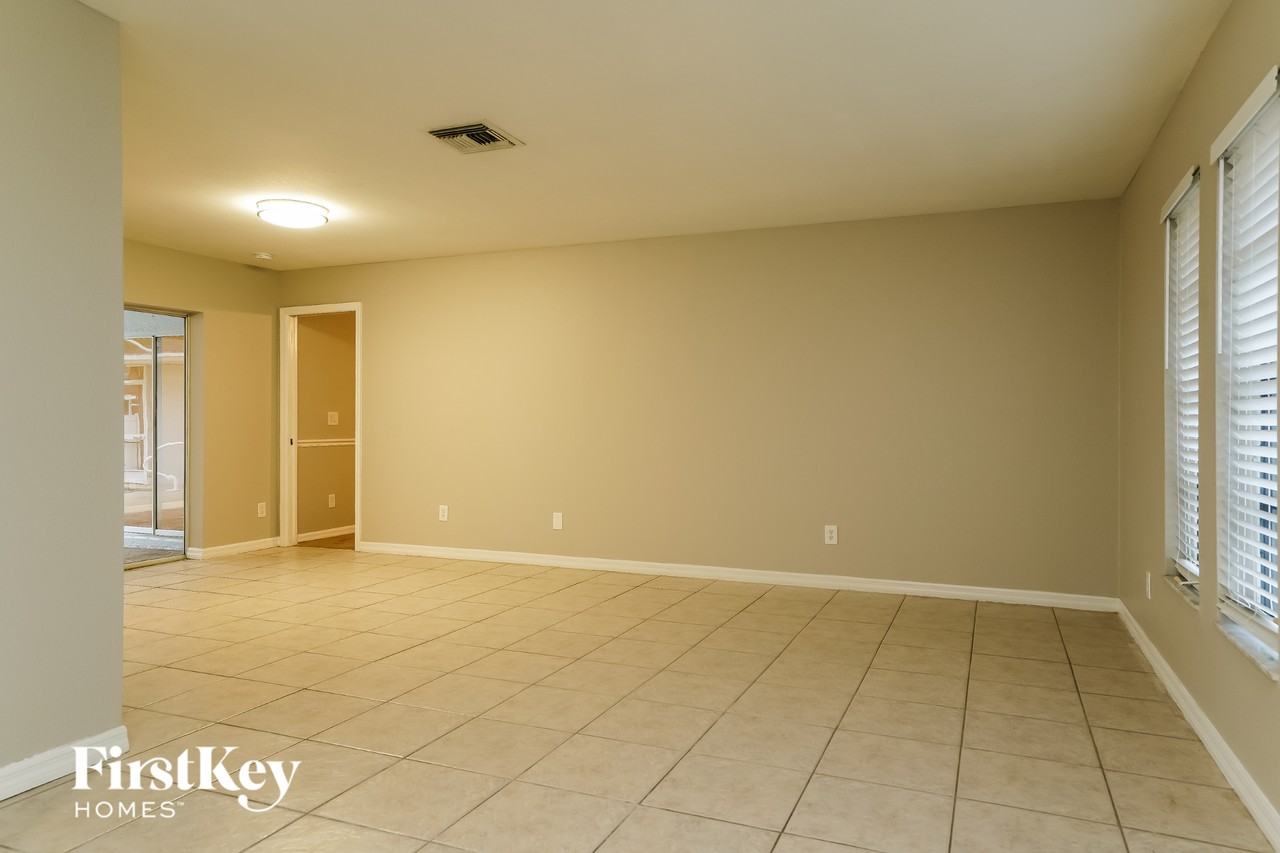 1108 Sw 22nd Ter - Photo 2 of 13